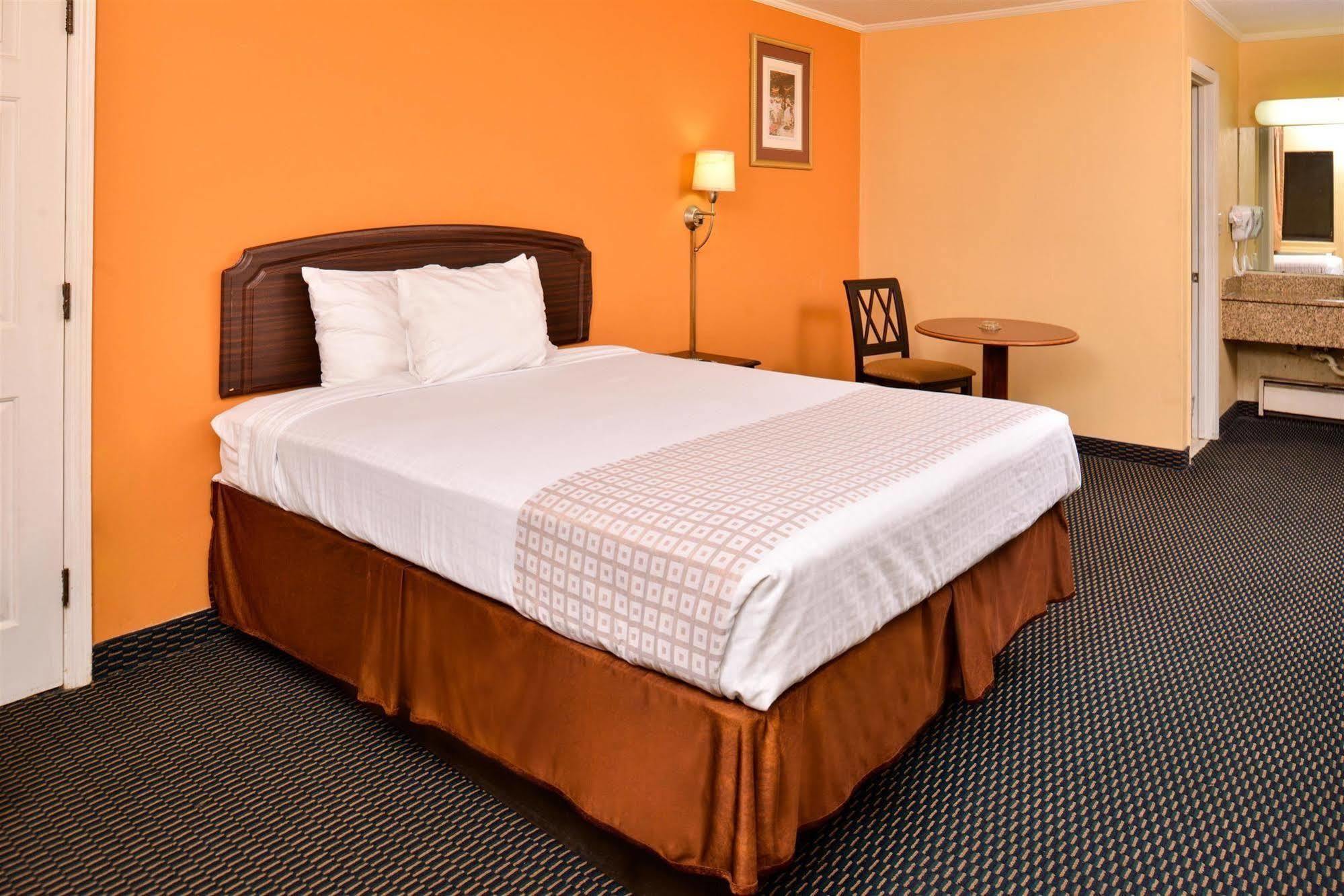 Loyalty Inn Rockingham Extérieur photo