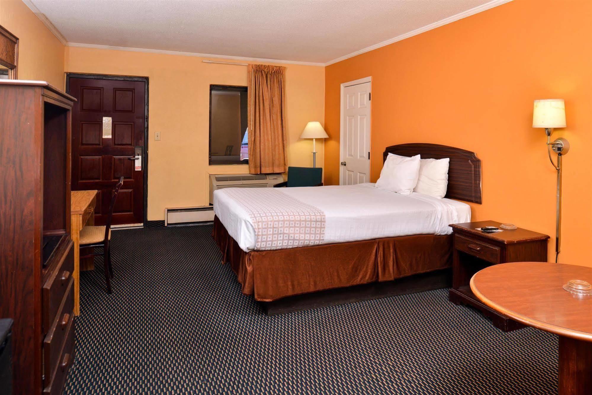 Loyalty Inn Rockingham Extérieur photo